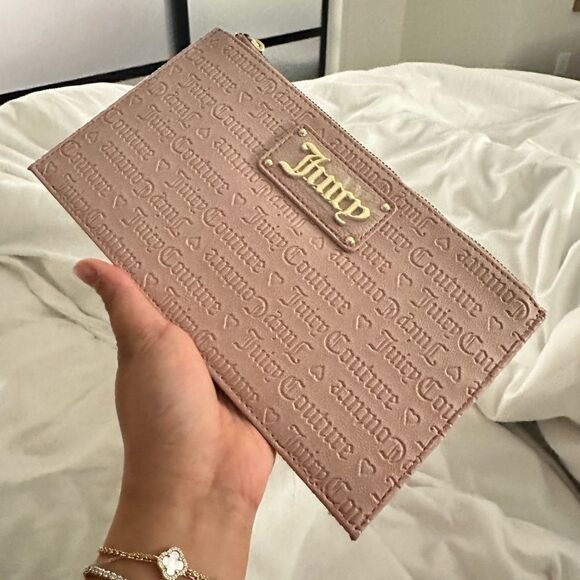 NWT Juicy Couture Deboss Dusty Blush Fur Get Me Not Wristlet